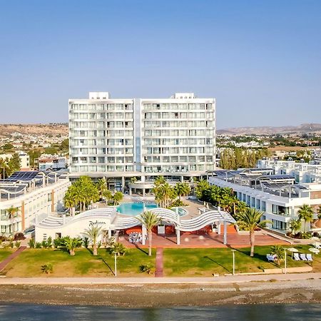 เลอเบย์ บีช โฮเต็ล Hotel ลาร์นาคา ภายนอก รูปภาพ