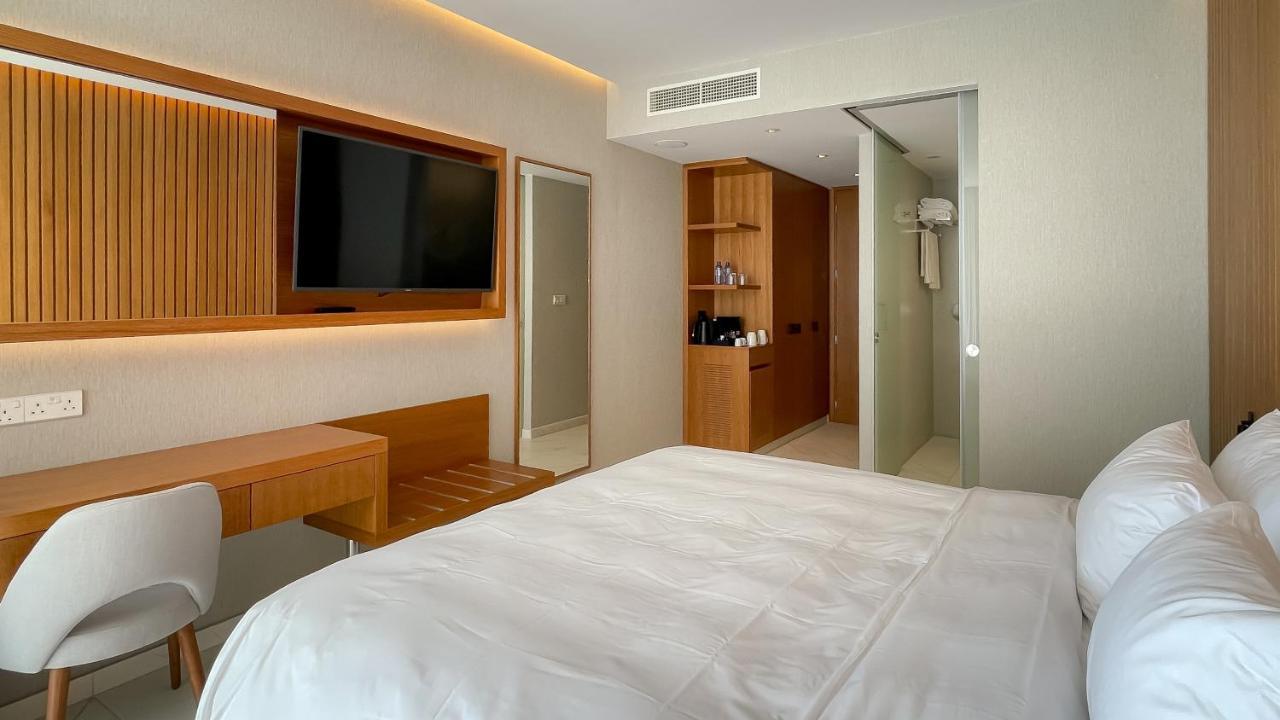 เลอเบย์ บีช โฮเต็ล Hotel ลาร์นาคา ภายนอก รูปภาพ