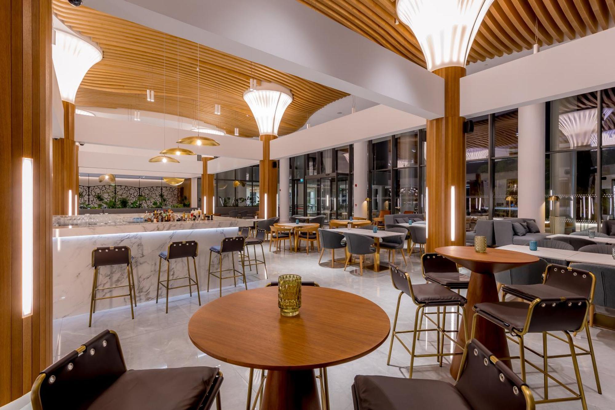 เลอเบย์ บีช โฮเต็ล Hotel ลาร์นาคา ภายนอก รูปภาพ