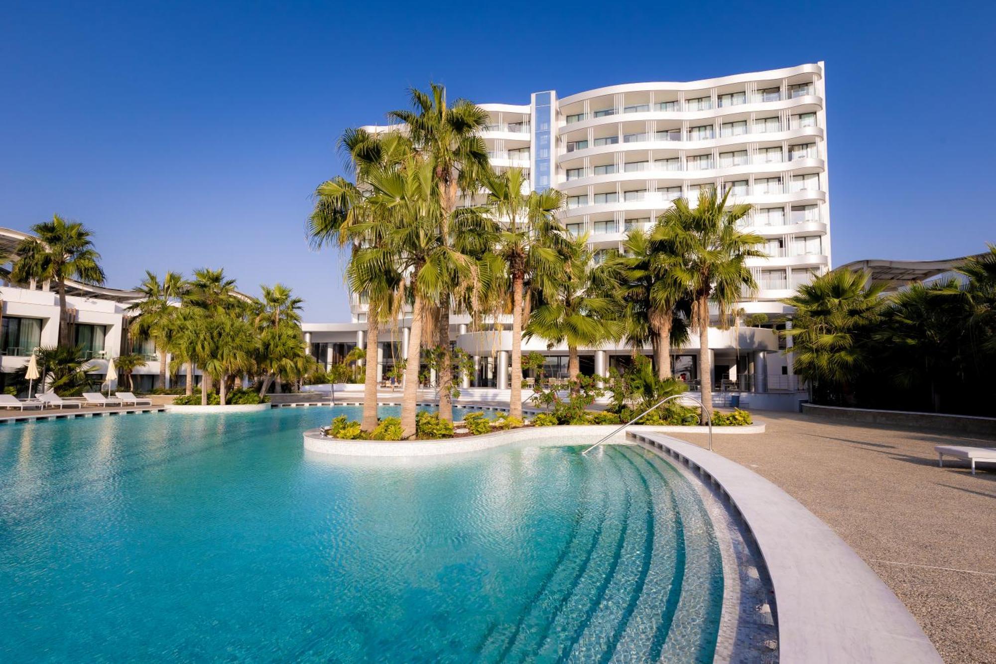 เลอเบย์ บีช โฮเต็ล Hotel ลาร์นาคา ภายนอก รูปภาพ