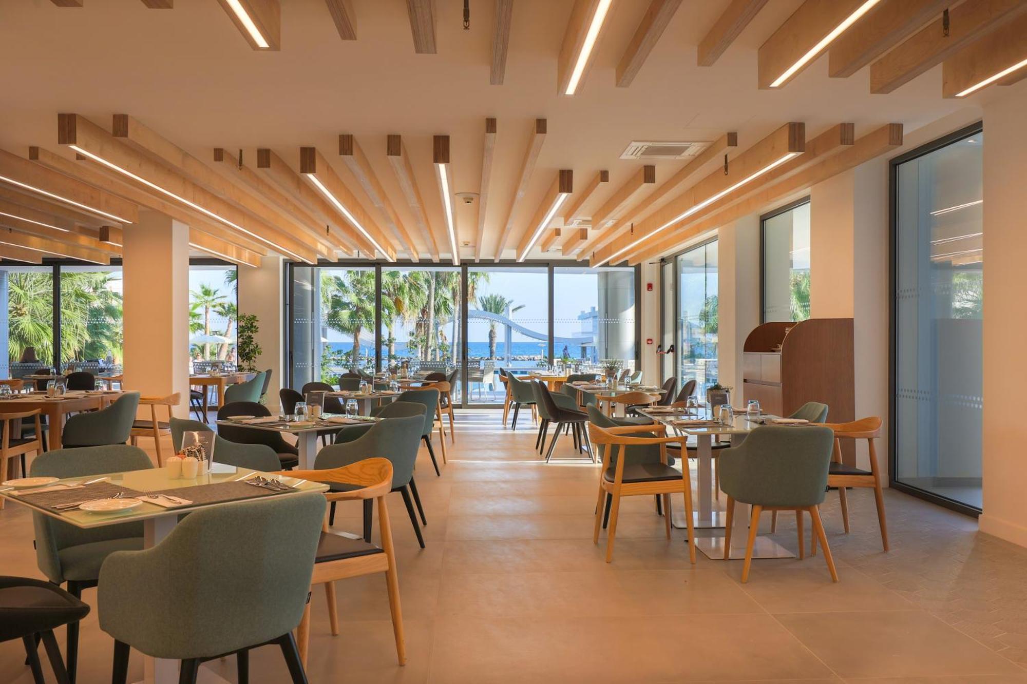 เลอเบย์ บีช โฮเต็ล Hotel ลาร์นาคา ภายนอก รูปภาพ