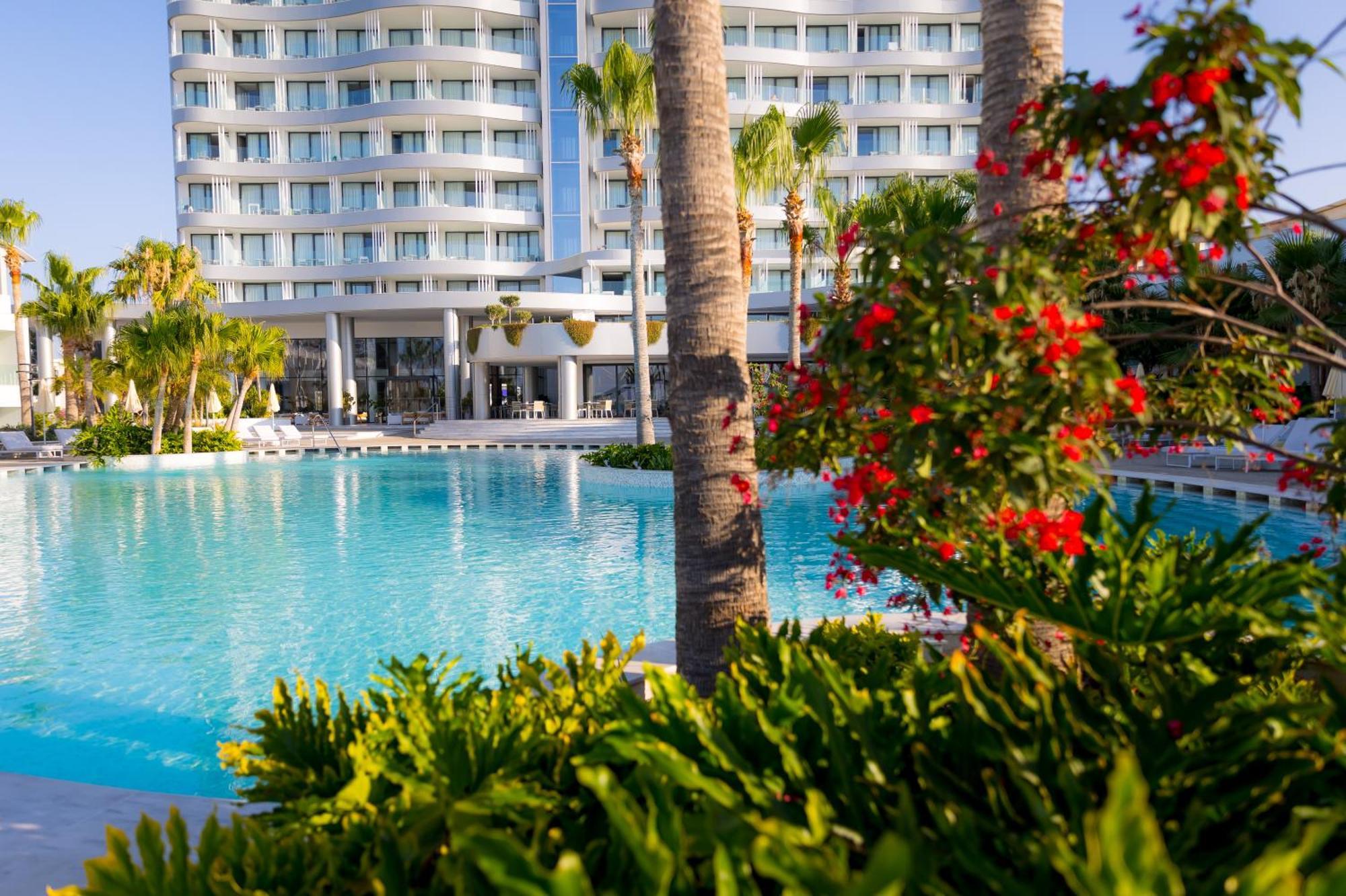 เลอเบย์ บีช โฮเต็ล Hotel ลาร์นาคา ภายนอก รูปภาพ