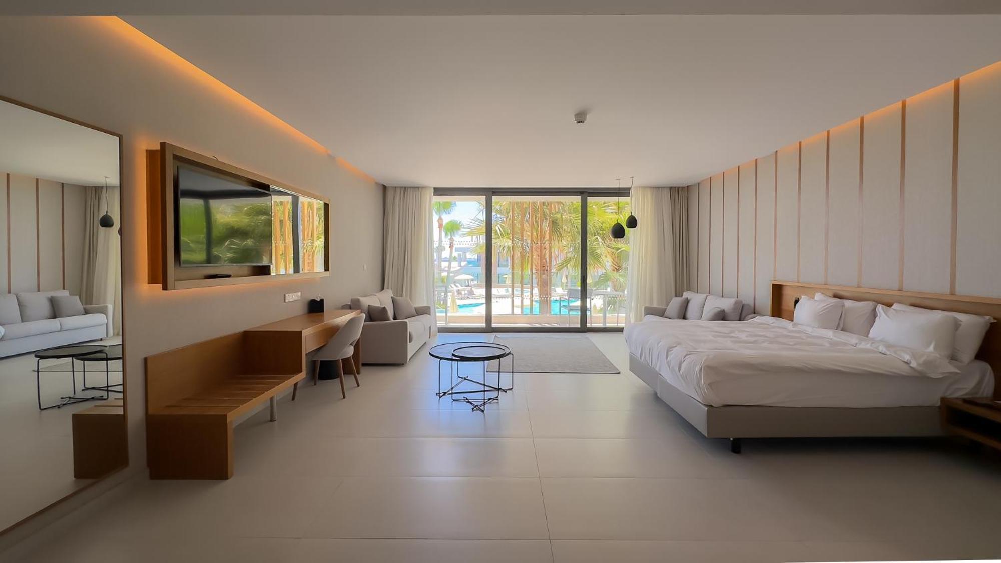 เลอเบย์ บีช โฮเต็ล Hotel ลาร์นาคา ภายนอก รูปภาพ