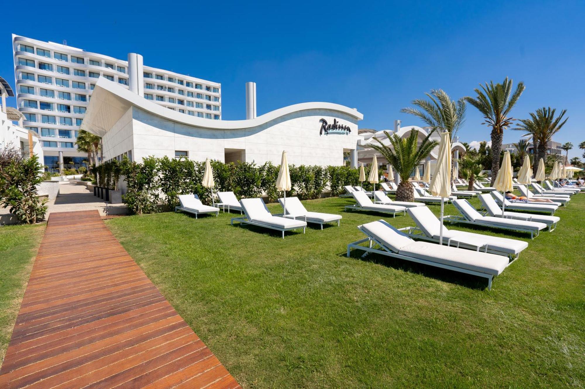 เลอเบย์ บีช โฮเต็ล Hotel ลาร์นาคา ภายนอก รูปภาพ