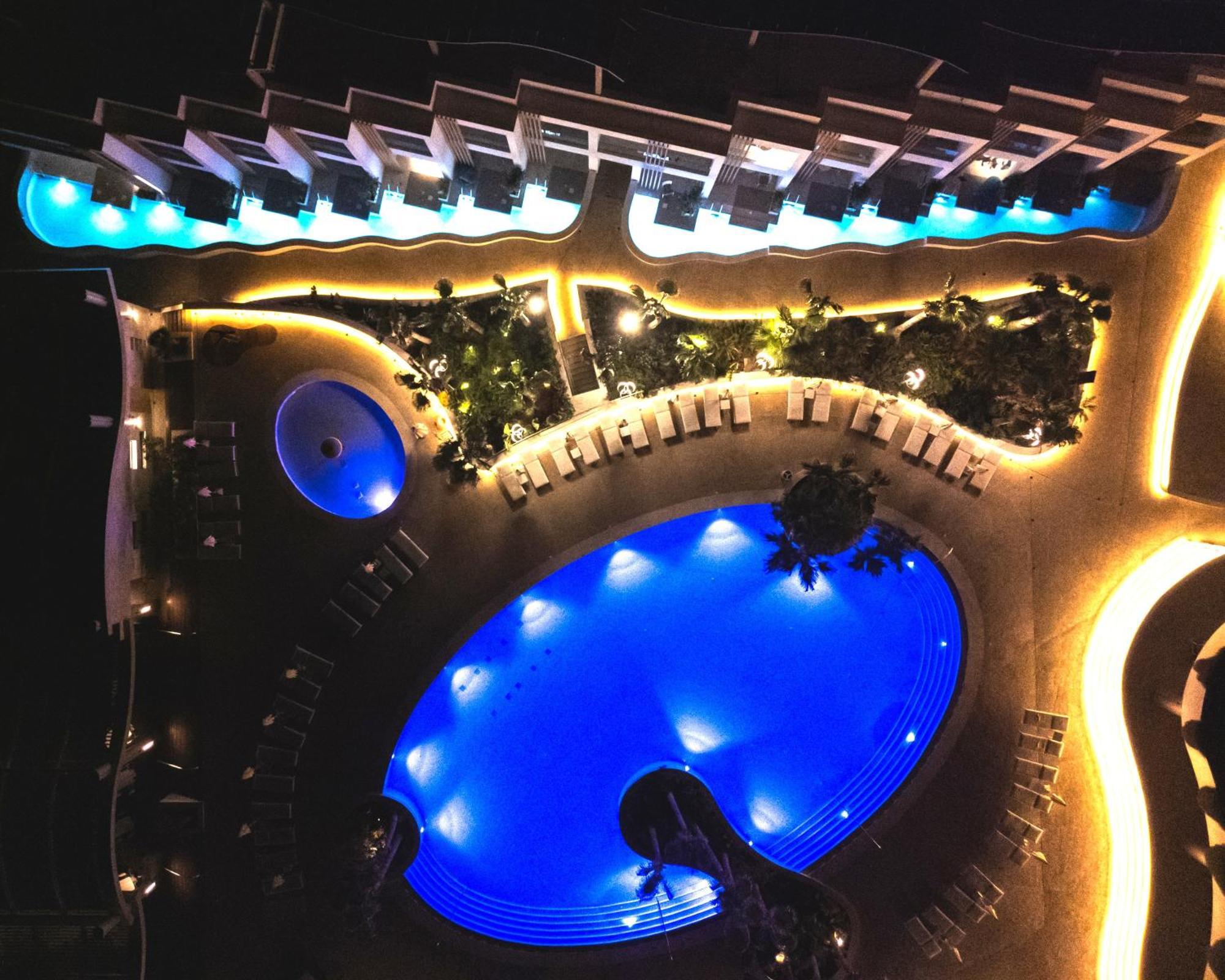เลอเบย์ บีช โฮเต็ล Hotel ลาร์นาคา ภายนอก รูปภาพ